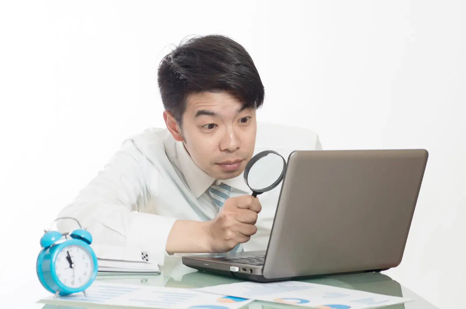 Bạn n&ecirc;n bắt đầu từ việc t&igrave;m hiểu trường v&agrave; ng&agrave;nh, sau đ&oacute; l&ecirc;n kế hoạch thi tiếng Anh, chuẩn bị b&agrave;i luận v&agrave; c&aacute;c giấy tờ li&ecirc;n quan