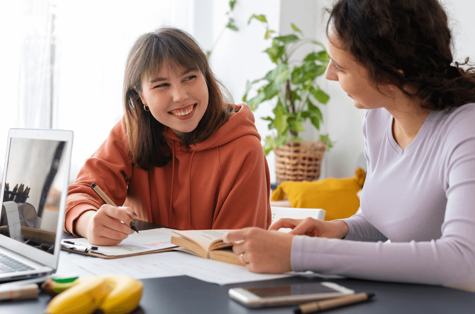 Một trường có hệ thống hỗ trợ tốt sẽ giúp bạn thích nghi nhanh hơn, học tập hiệu quả hơn và chủ động hơn trong việc tìm thực tập hoặc việc làm Một trường có hệ thống hỗ trợ tốt sẽ giúp bạn thích nghi nhanh hơn, học tập hiệu quả hơn và chủ động hơn trong việc tìm thực tập hoặc việc làm