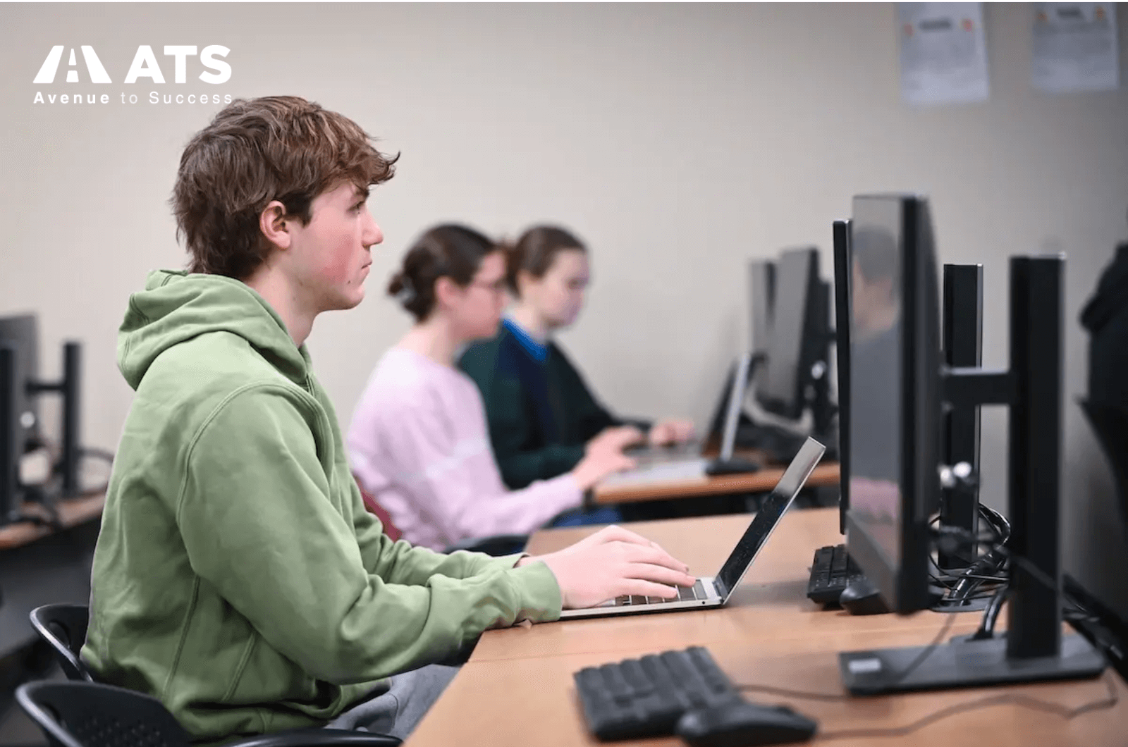 UIUC, Georgia Tech v&agrave; UT Austin l&agrave; lựa chọn ph&ugrave; hợp cho sinh vi&ecirc;n muốn tối ưu chi ph&iacute; v&agrave; sớm đi l&agrave;m ng&agrave;nh CNTT