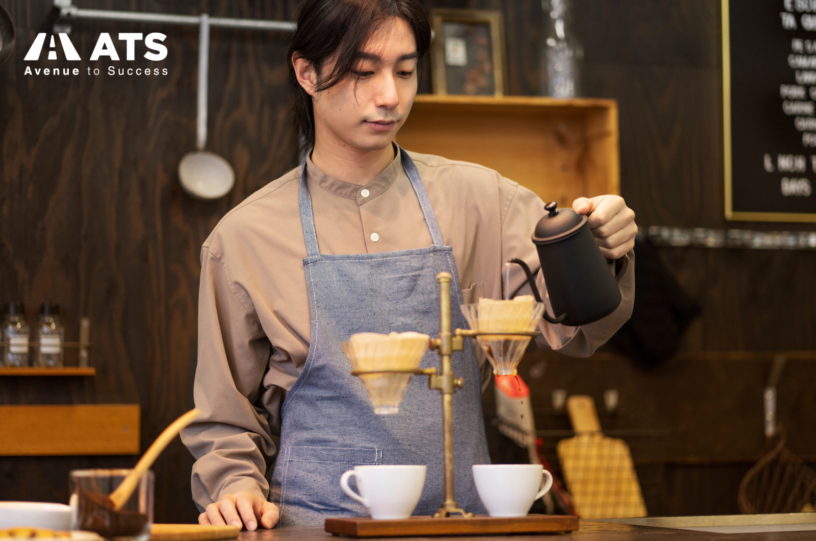 Sinh vi&ecirc;n quốc tế sở hữu visa F-1 được ph&eacute;p l&agrave;m th&ecirc;m tối đa 20 giờ mỗi tuần trong học kỳ