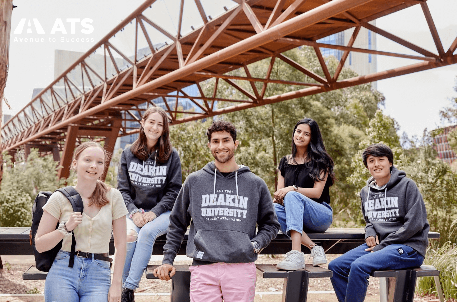 Thứ hạng cao là một trong những điểm thu hút sinh viên quốc tế của Đại học Deakin