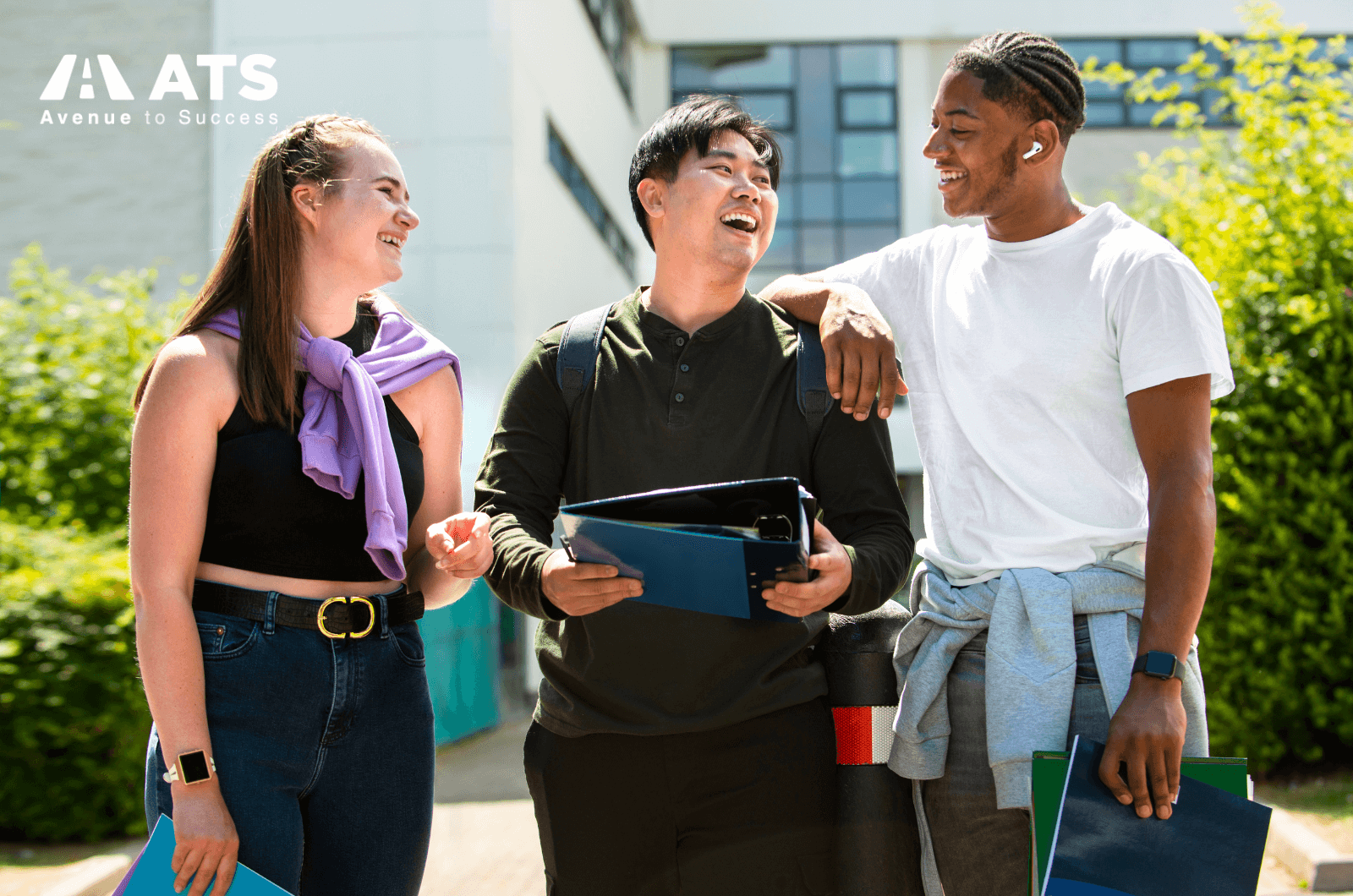 Mục ti&ecirc;u của chương tr&igrave;nh nhằm x&acirc;y dựng nền tảng học thuật vững chắc về ch&iacute;nh trị, kinh tế v&agrave; x&atilde; hội trong bối cảnh to&agrave;n cầu