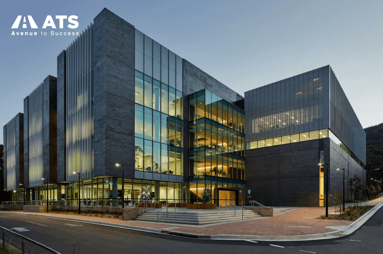 Với University of Wollongong, học ph&iacute; thường dao động theo nh&oacute;m ng&agrave;nh: c&aacute;c ng&agrave;nh như Kinh doanh, CNTT thường &ldquo;mềm&rdquo; hơn so với nh&oacute;m ng&agrave;nh Y khoa