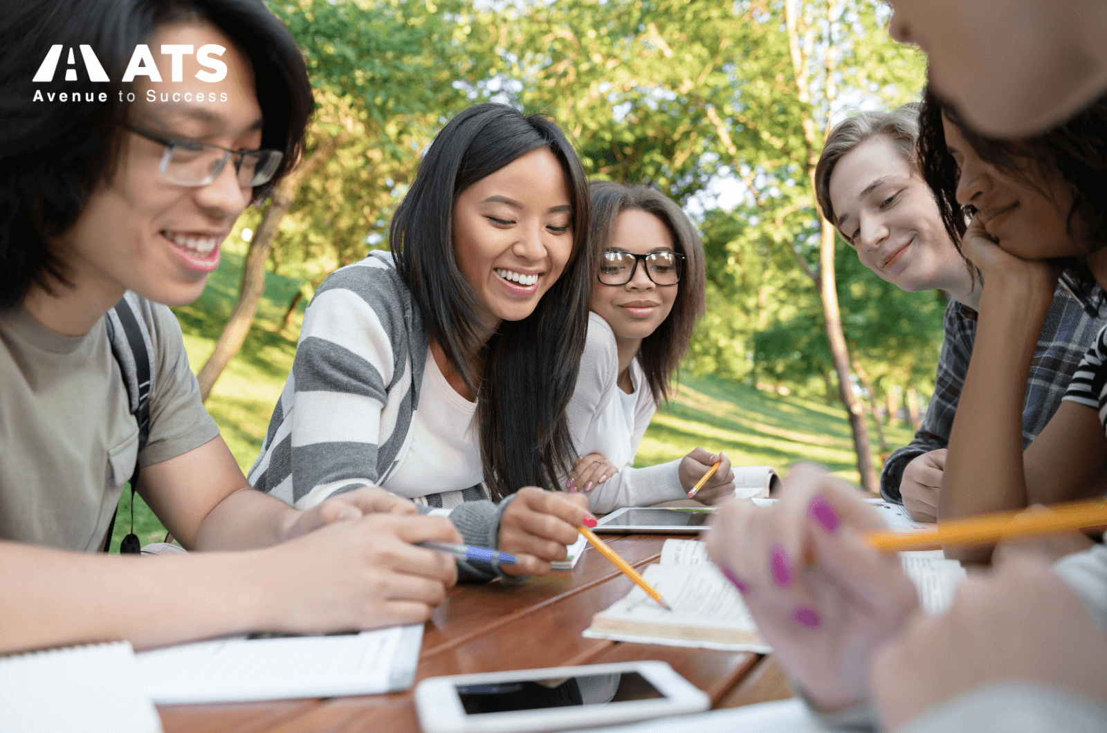 Nếu bạn đặt mục ti&ecirc;u ở lại &Uacute;c l&agrave;m việc sau khi tốt nghiệp, n&ecirc;n ưu ti&ecirc;n c&aacute;c chương tr&igrave;nh c&oacute; hệ sinh th&aacute;i doanh nghiệp mạnh, dịch vụ hỗ trợ nghề nghiệp tốt v&agrave; mạng lưới alumni lớn