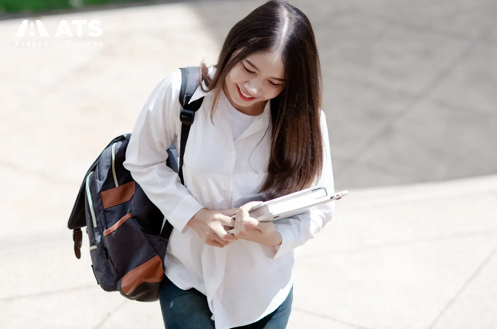 Kh&ocirc;ng giống sinh vi&ecirc;n bản địa, học sinh Việt Nam phải đối mặt với nhiều r&agrave;o cản hơn như hạn chế visa, cạnh tranh quốc tế, y&ecirc;u cầu t&agrave;i ch&iacute;nh v&agrave; kh&aacute;c biệt văn h&oacute;a học tập