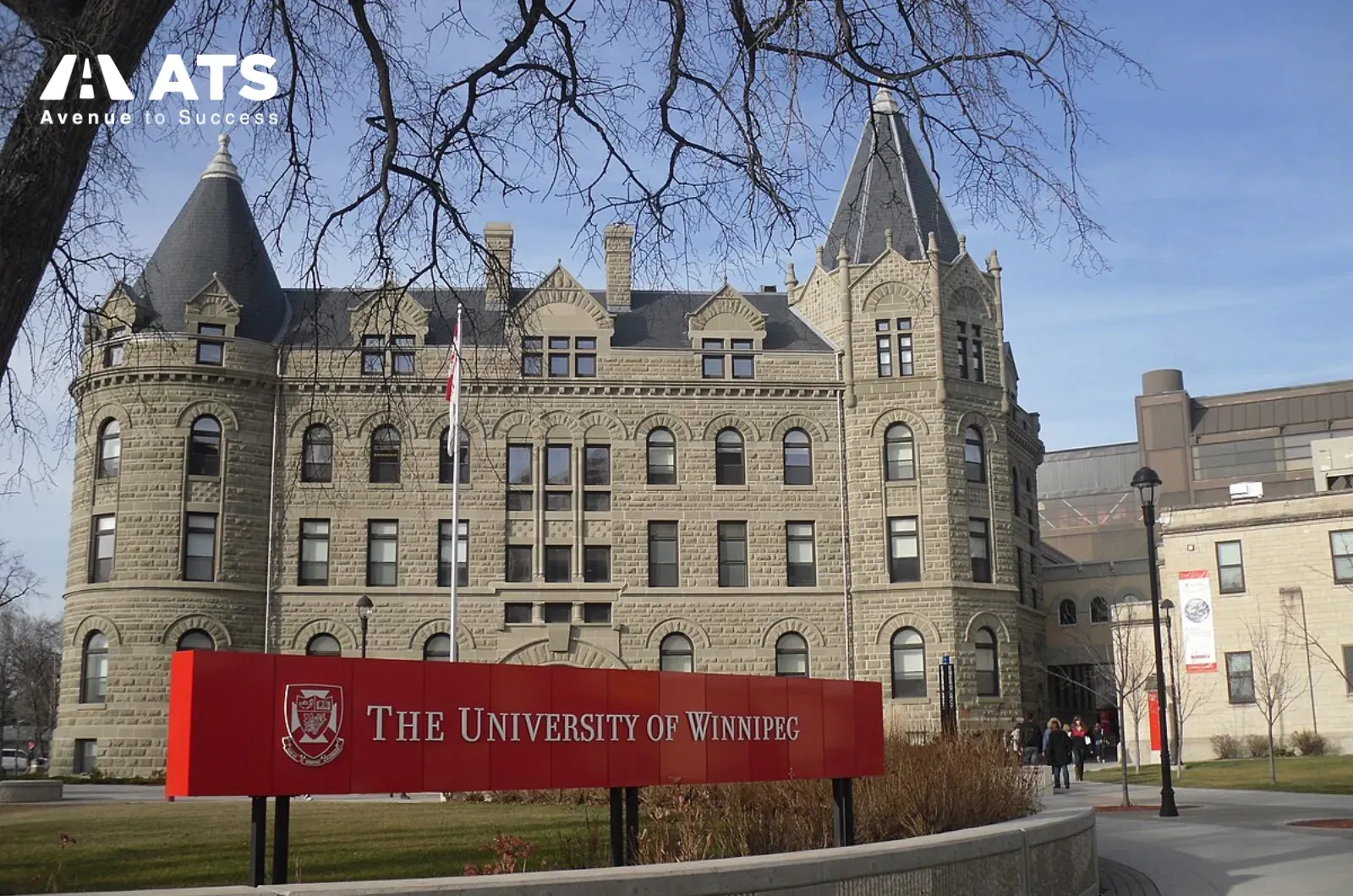 Canada vẫn c&oacute; nhiều trường đại học c&ocirc;ng lập v&agrave; trường quy m&ocirc; vừa sở hữu học ph&iacute; dễ tiếp cận hơn cho sinh vi&ecirc;n quốc tế