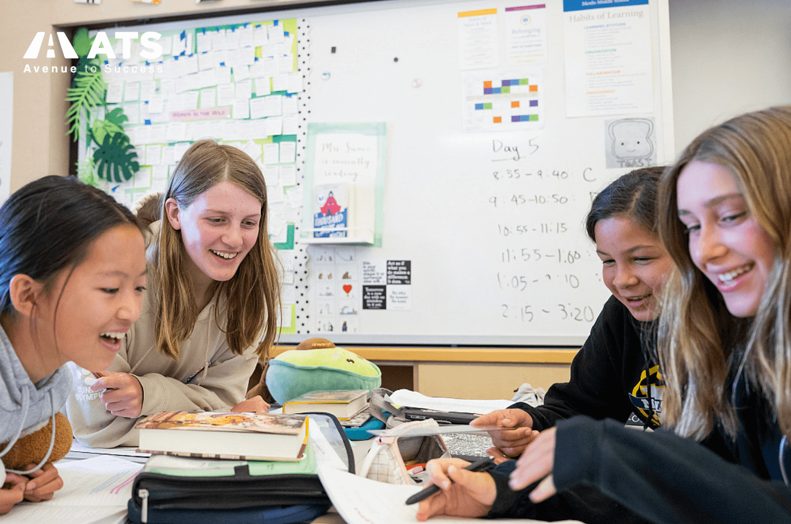 Học sinh middle school tại Mỹ được khuyến kh&iacute;ch l&agrave;m việc nh&oacute;m, thảo luận v&agrave; ph&aacute;t triển tư duy phản biện từ sớm