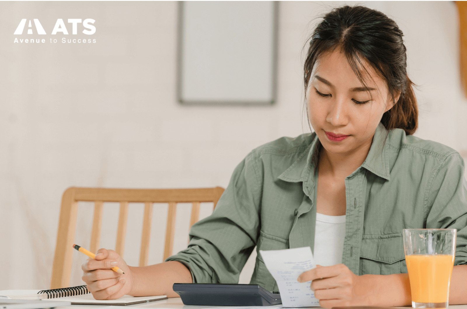 Để tr&aacute;nh thiếu hụt giữa chừng, gia đ&igrave;nh n&ecirc;n lập ng&acirc;n s&aacute;ch tổng thể cho to&agrave;n bộ 1 năm học, bao gồm học ph&iacute; v&agrave; sinh hoạt