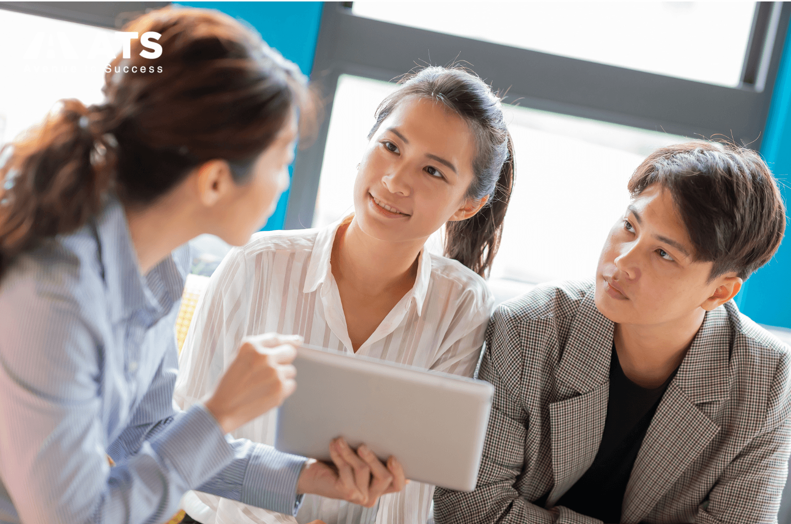 Học sinh n&ecirc;n t&igrave;m đến sự hỗ trợ từ c&aacute;c tư vấn vi&ecirc;n gi&agrave;u kinh nghiệm để đưa ra quyết định chọn trường hợp l&yacute;