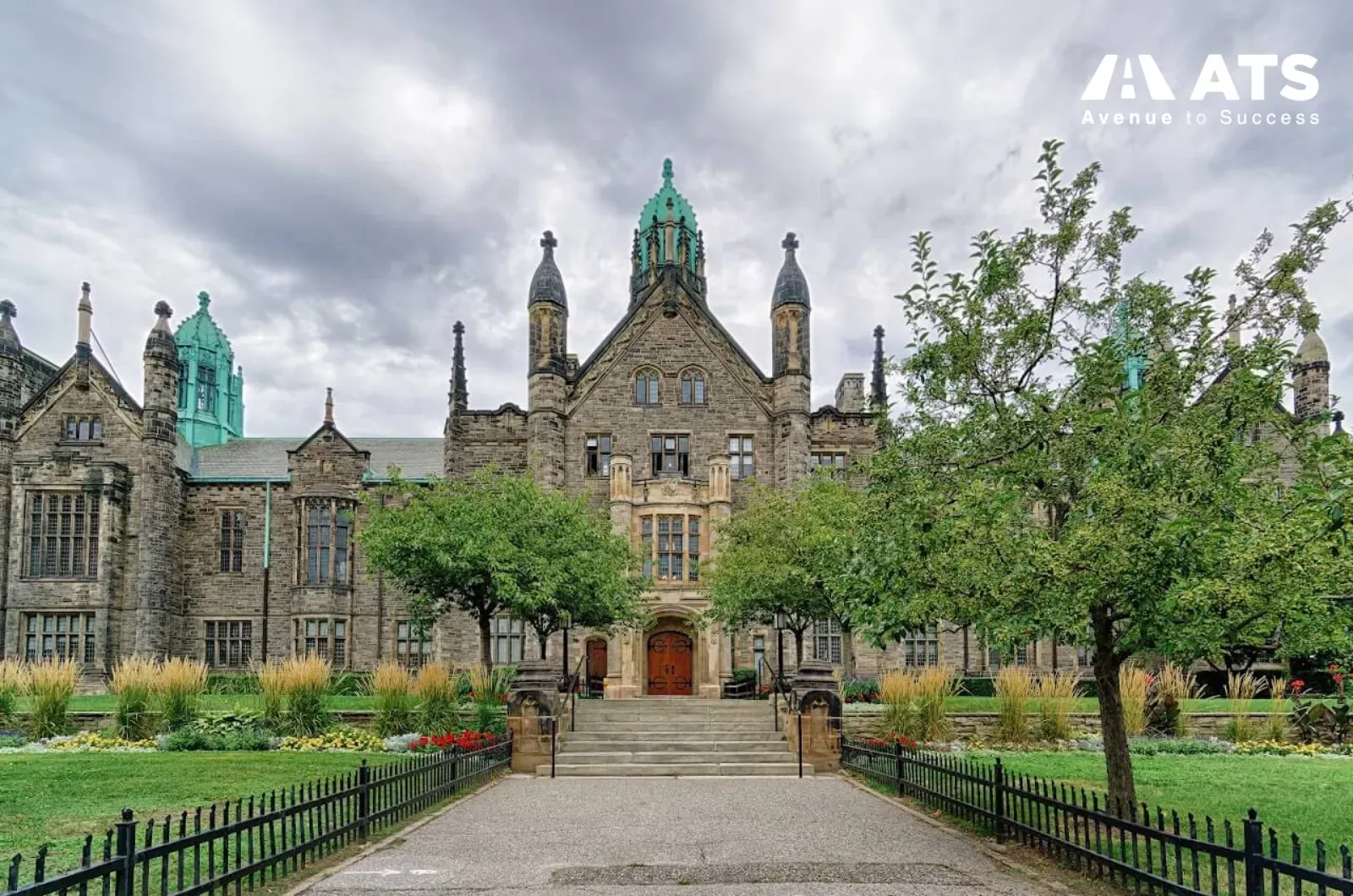 University of Toronto nổi bật với c&aacute;c chương tr&igrave;nh architecture v&agrave; urban design c&oacute; t&iacute;nh học thuật cao.