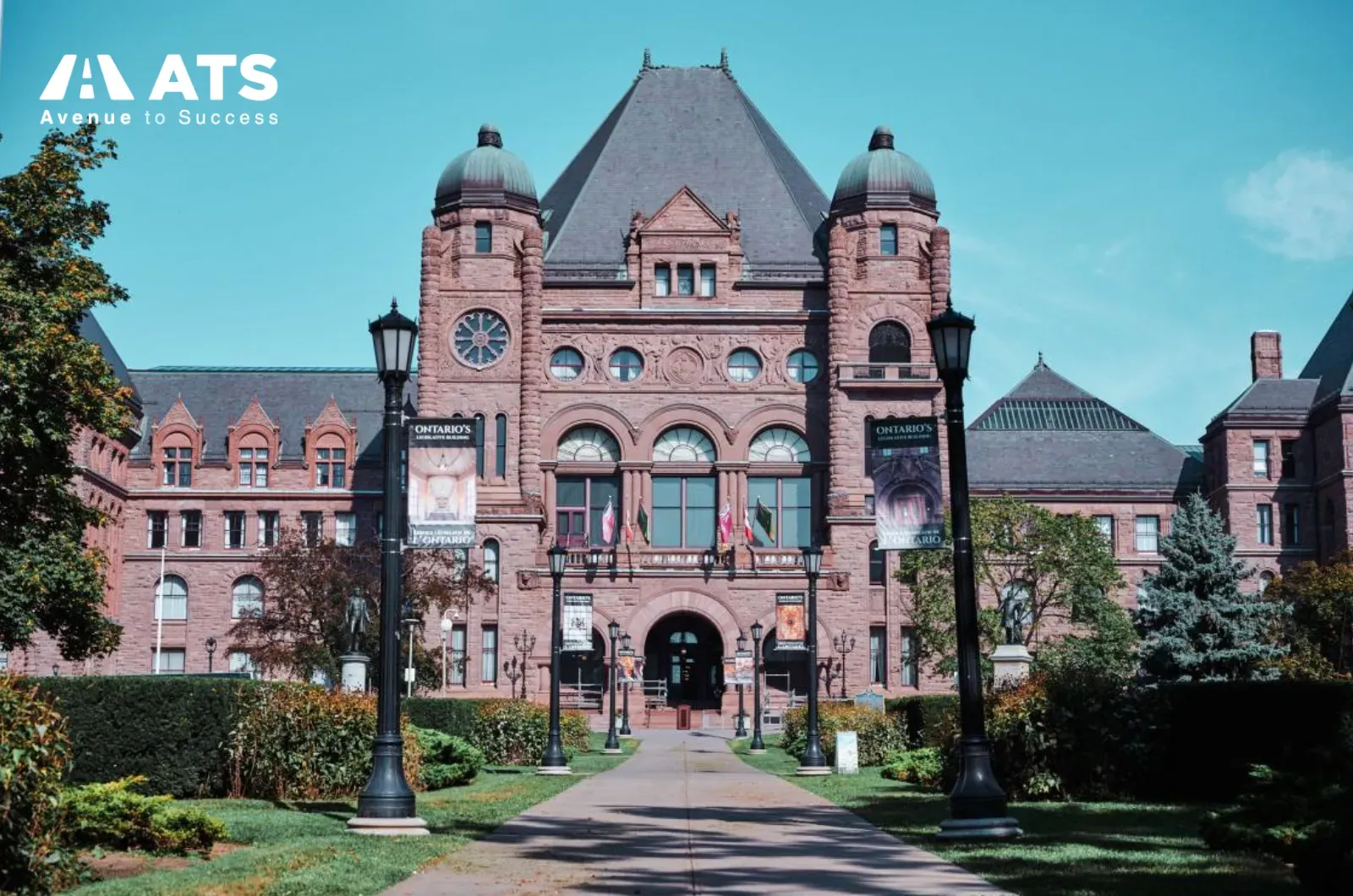 University of Toronto nổi bật với thế mạnh về kinh tế, t&agrave;i ch&iacute;nh v&agrave; nghi&ecirc;n cứu học thuật. Trường c&oacute; reputation mạnh trong lĩnh vực commerce v&agrave; economics.