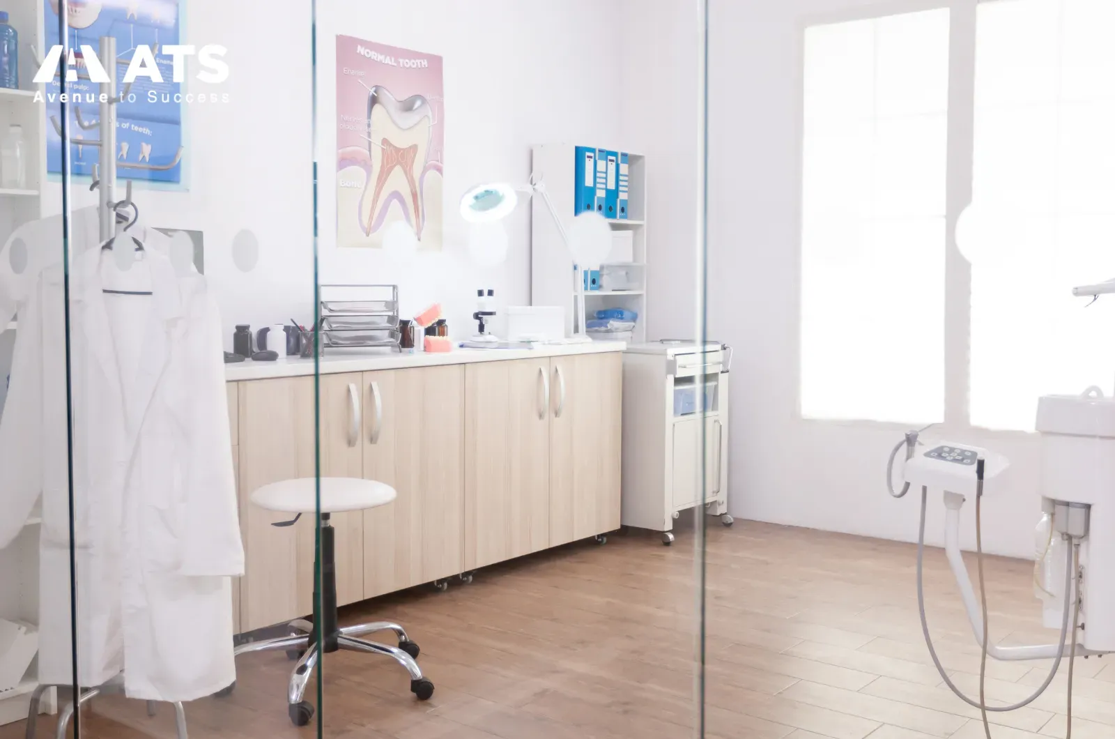 Sau khi t&iacute;ch lũy kinh nghiệm, nhiều người tiếp tục học chuy&ecirc;n s&acirc;u hoặc ph&aacute;t triển sang research, healthcare management hoặc pharmaceutical industry.