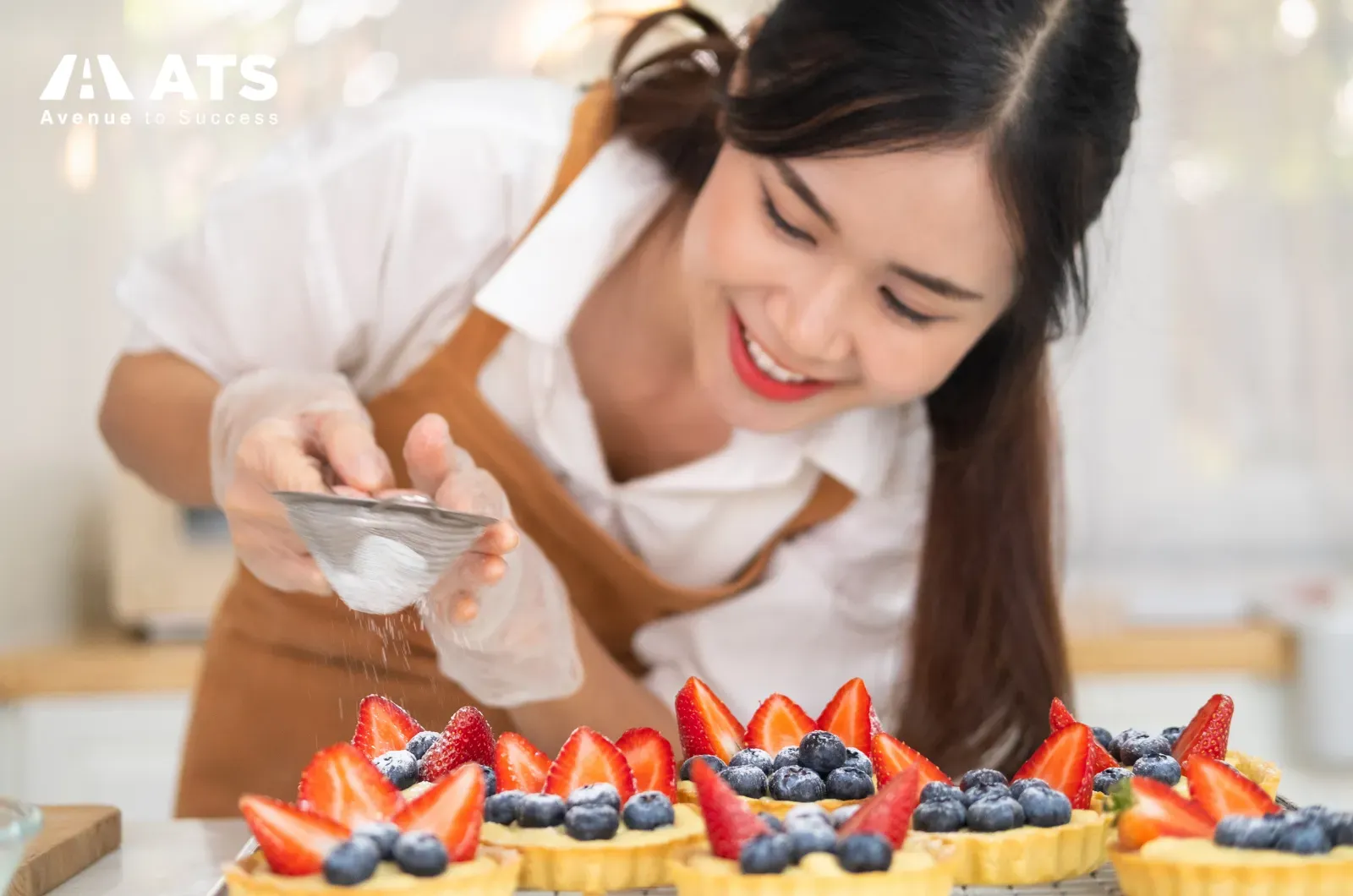 Ngo&agrave;i tay nghề, khả năng quản l&yacute; bếp, giao tiếp với kh&aacute;ch h&agrave;ng v&agrave; x&acirc;y dựng thương hiệu c&aacute; nh&acirc;n cũng c&oacute; thể ảnh hưởng lớn đến mức thu nhập l&acirc;u d&agrave;i.