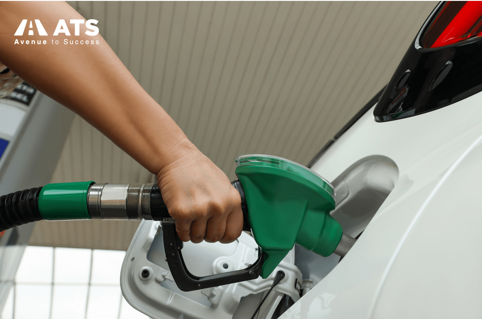 Ngo&agrave;i chi ph&iacute; mua xe, du học sinh khi mua xe tại Mỹ cần t&iacute;nh to&aacute;n th&ecirc;m những chi ph&iacute; kh&aacute;c như bảo tr&igrave;, xăng,...