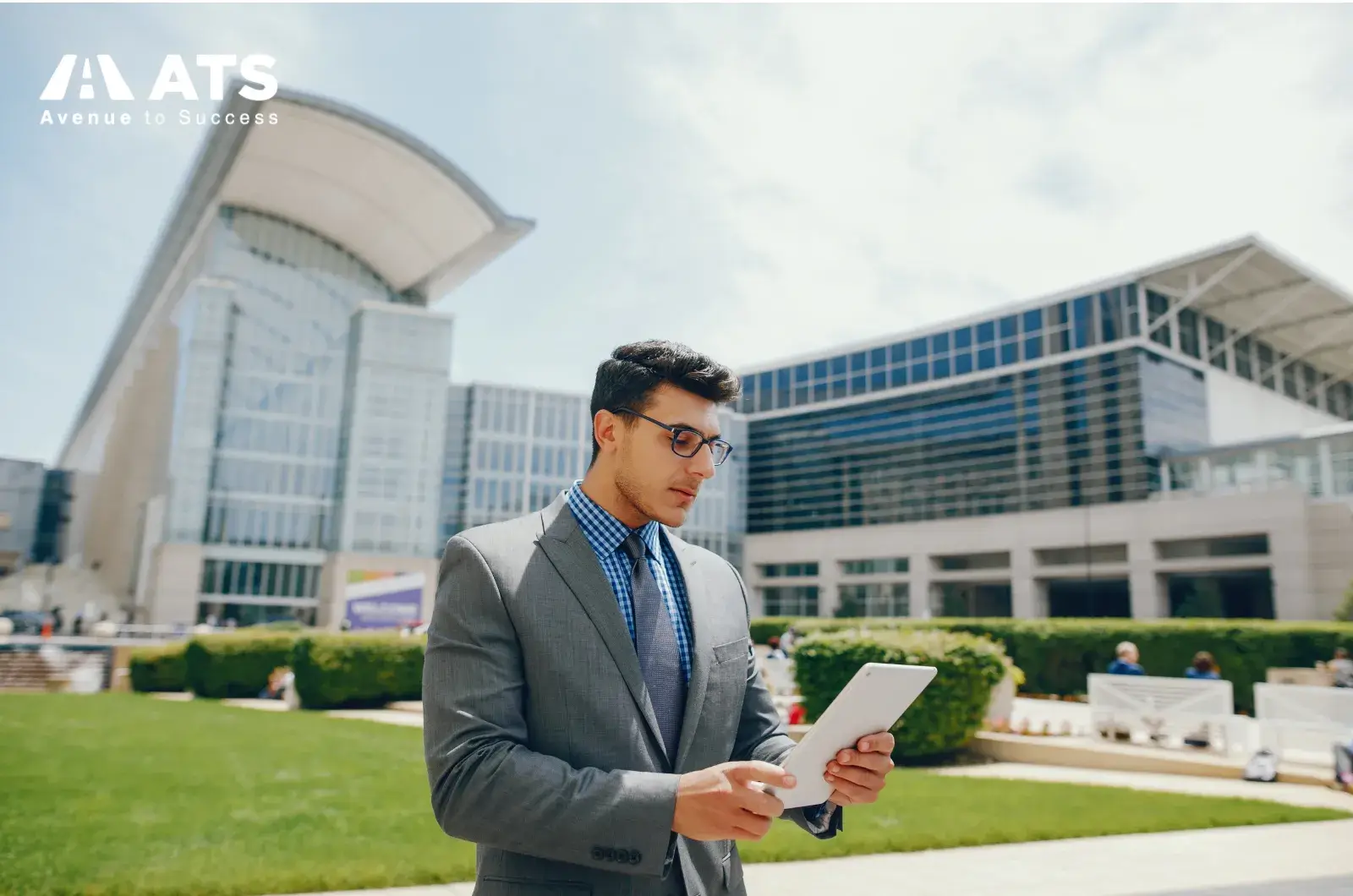 Business & MBA ph&ugrave; hợp với người muốn ph&aacute;t triển l&ecirc;n vị tr&iacute; quản l&yacute; hoặc l&atilde;nh đạo