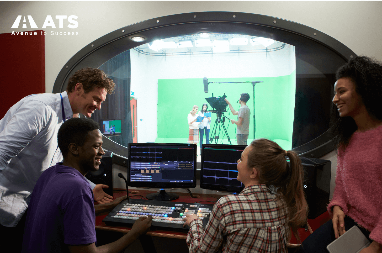 Du học sinh ngành Truyền Thông tại Úc sẽ được trải nghiệm làm việc với công nghệ tương tự những gì các chuyên gia trong ngành đang sử dụng, giúp bạn sẵn sàng cho thị trường lao động ngay sau tốt nghiệp Du học sinh ngành Truyền Thông tại Úc sẽ được trải nghiệm làm việc với công nghệ tương tự những gì các chuyên gia trong ngành đang sử dụng, giúp bạn sẵn sàng cho thị trường lao động ngay sau tốt nghiệp