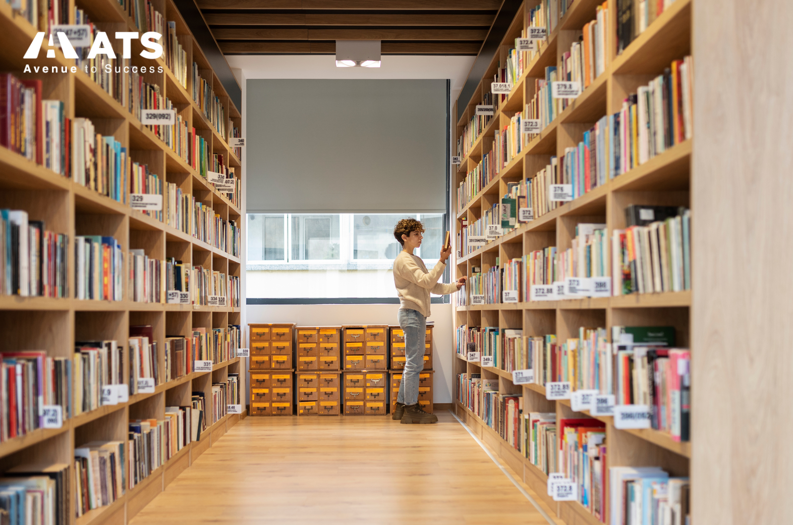 Trong học tập, sinh vi&ecirc;n n&ecirc;n tận dụng thư viện trường để mượn gi&aacute;o tr&igrave;nh miễn ph&iacute;, mua s&aacute;ch cũ hoặc sử dụng bản PDF hợp ph&aacute;p thay v&igrave; mua s&aacute;ch mới