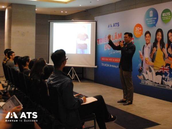 Nhiều khách mời