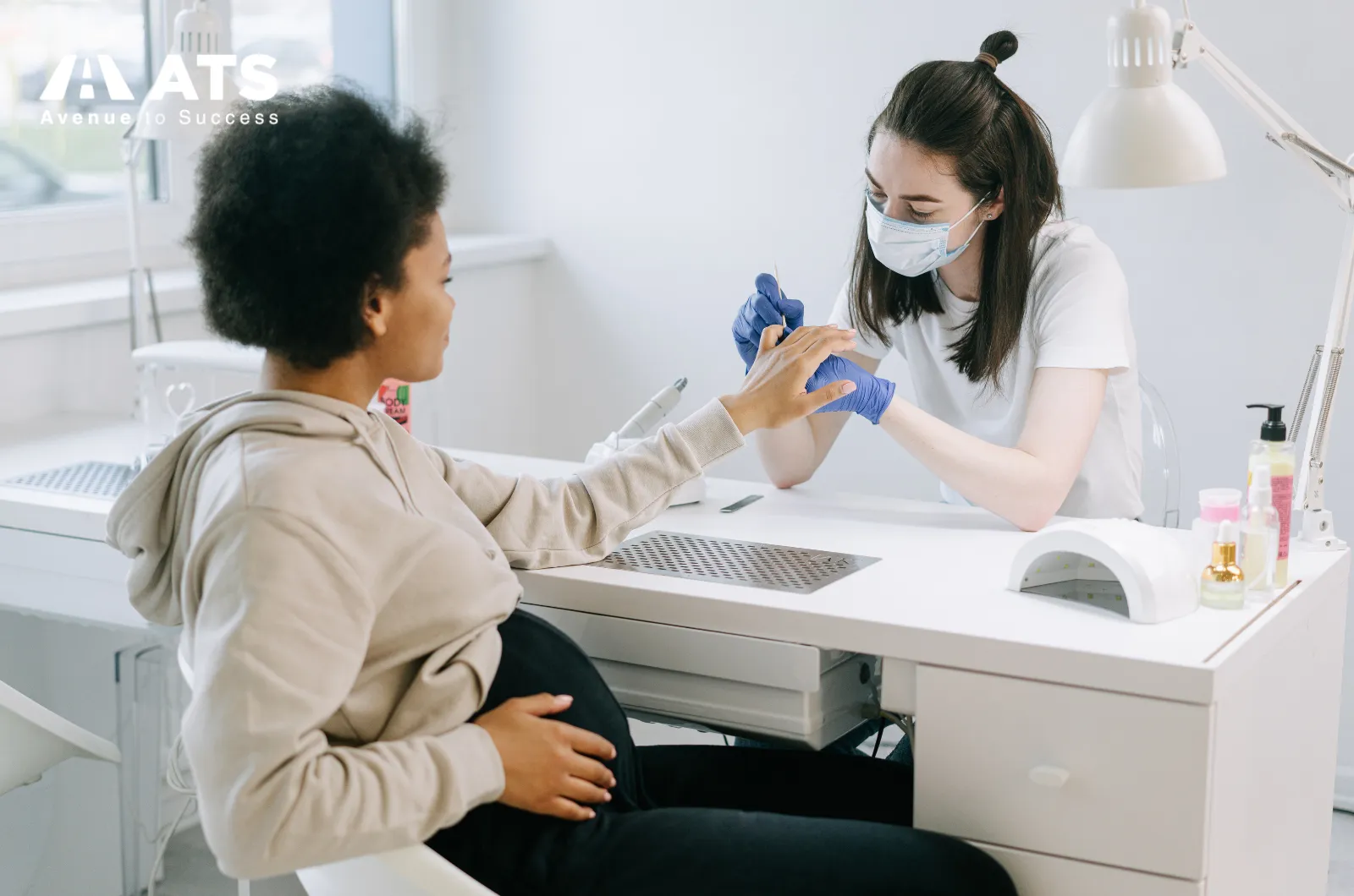 Du học nghề nail kh&ocirc;ng đồng nghĩa với việc bạn được định cư sau tốt nghiệp, du học sinh cần chọn được lộ tr&igrave;nh ph&ugrave; hợp để t&igrave;m được việc l&agrave;m v&agrave; c&oacute; cơ hội định cư