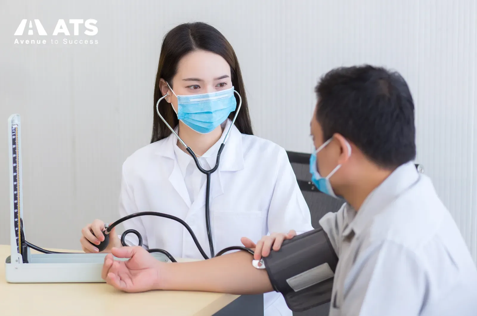 Nếu du học sinh c&oacute; vợ/chồng, con hoặc người th&acirc;n đi c&ugrave;ng sang Canada, c&aacute;c th&agrave;nh vi&ecirc;n n&agrave;y cũng c&oacute; thể cần kh&aacute;m sức khỏe t&ugrave;y thời gian lưu tr&uacute;, quốc gia cư tr&uacute; trước đ&oacute; v&agrave; mục đ&iacute;ch sang Canada.