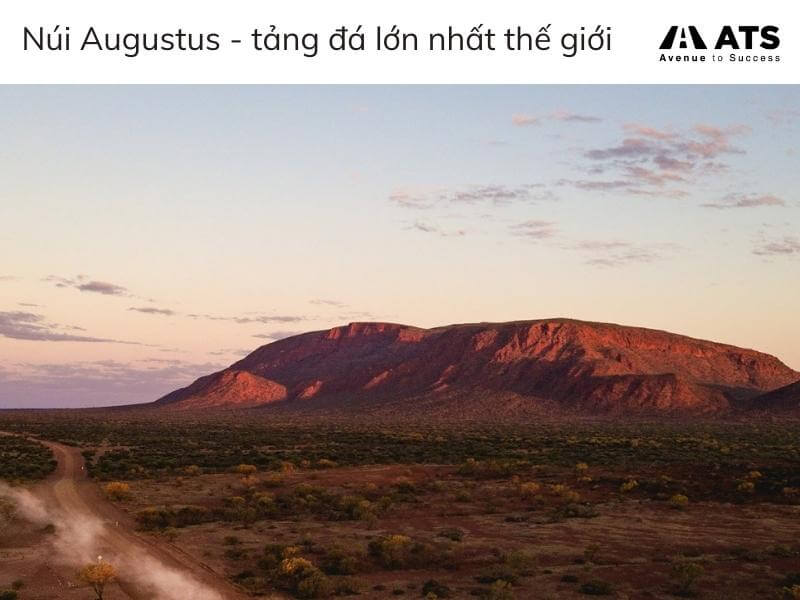 Perth có núi đá Mount Augustus lớn nhất thế giới