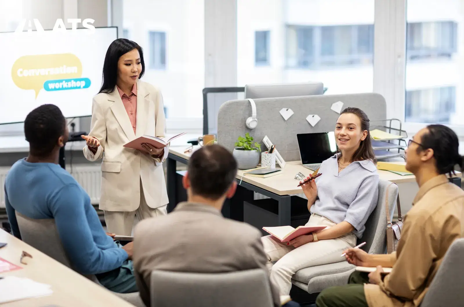 Sau khi tốt nghiệp, sinh vi&ecirc;n quốc tế c&oacute; thể tham gia chương tr&igrave;nh OPT (Optional Practical Training) trong 12 th&aacute;ng để l&agrave;m việc hợp ph&aacute;p tại Mỹ