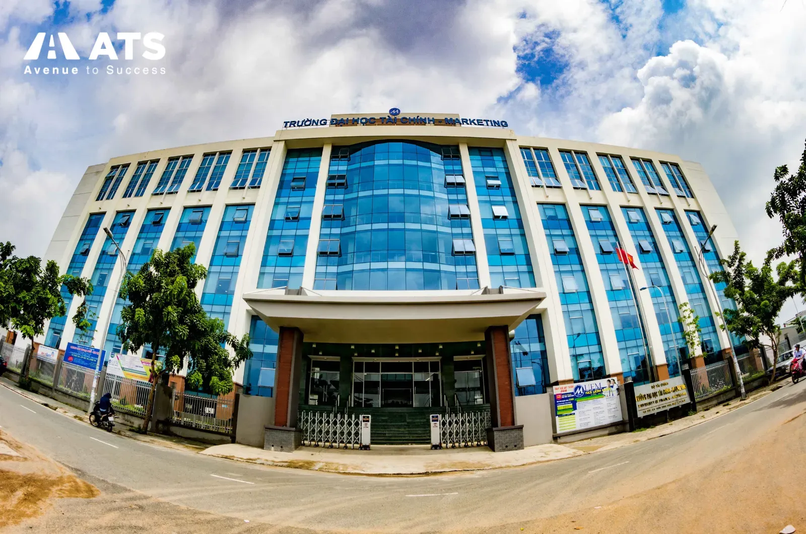 Trước ti&ecirc;n, học sinh cần xem trường đối t&aacute;c l&agrave; đại học, cao đẳng hay tổ chức đ&agrave;o tạo n&agrave;o tại Canada